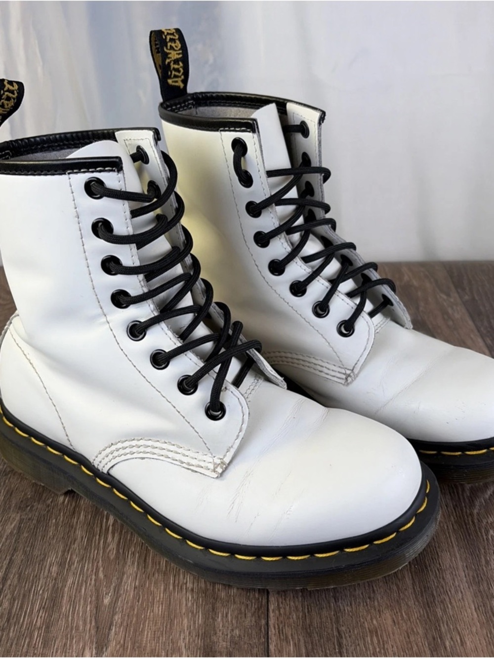 Dr. Martens Air Wair 11822 Women's Size 6 White Leather Combat Boots
